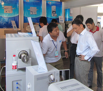 Academician Huang Boyun